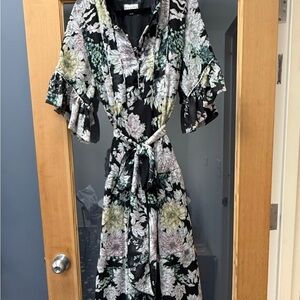Chic Floral Long Sleeve Dress in Black and Green